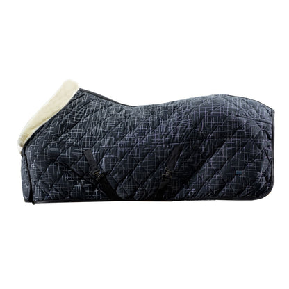 Breathable travel blanket for horses