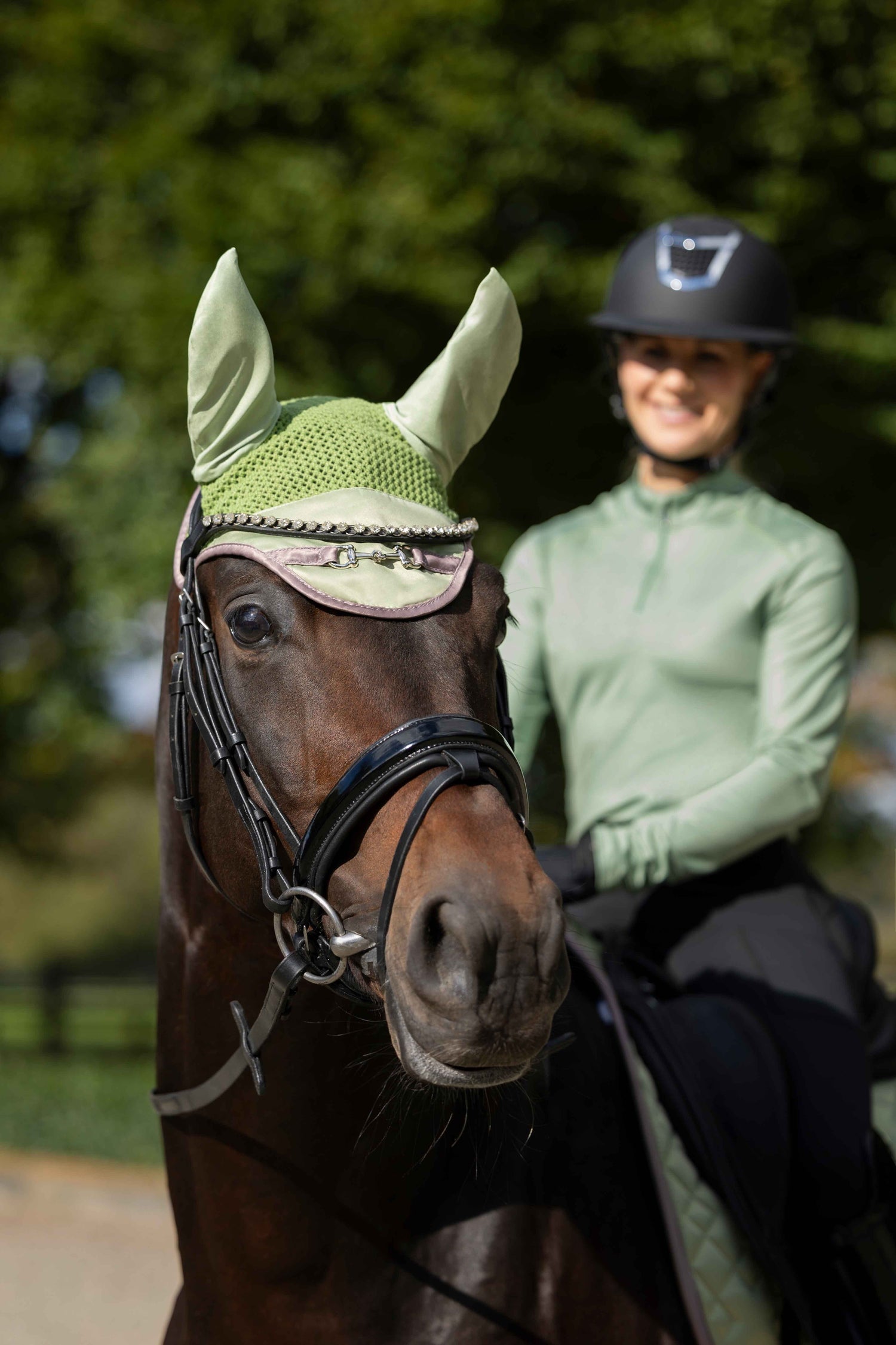 Ear Bonnet black and shiny accents