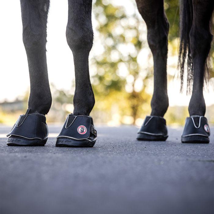 Hoof boots for horses with sensitive hooves