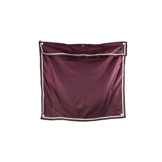 Bordeaux stable curtain