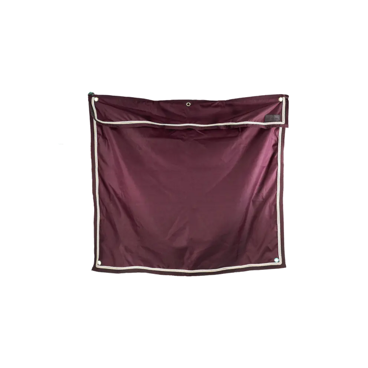 Bordeaux stable curtain