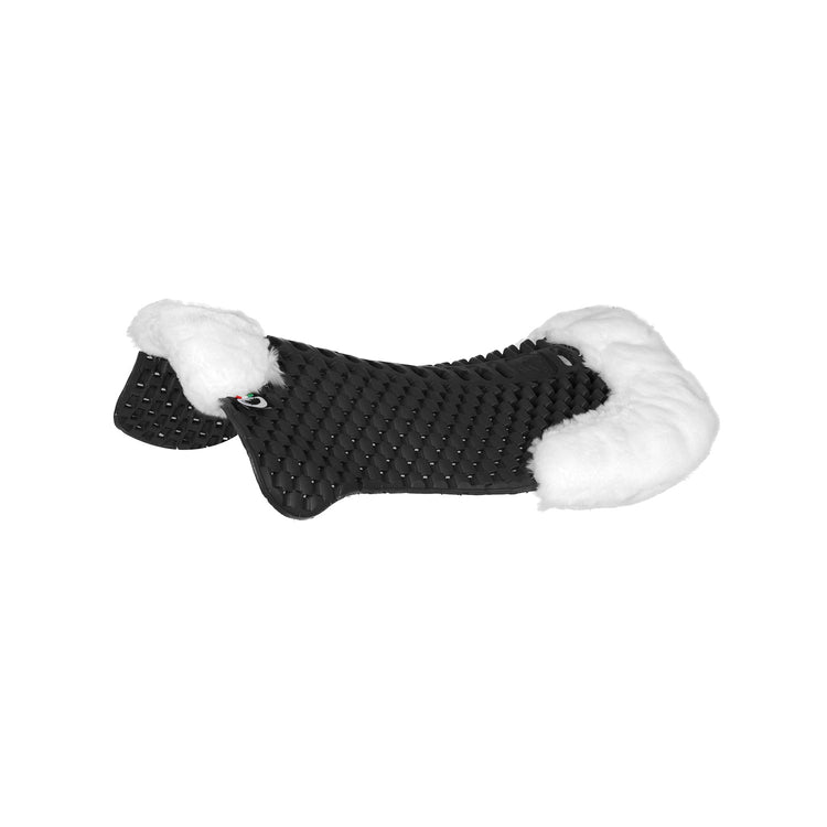 Rear riser saddle pad with white wool