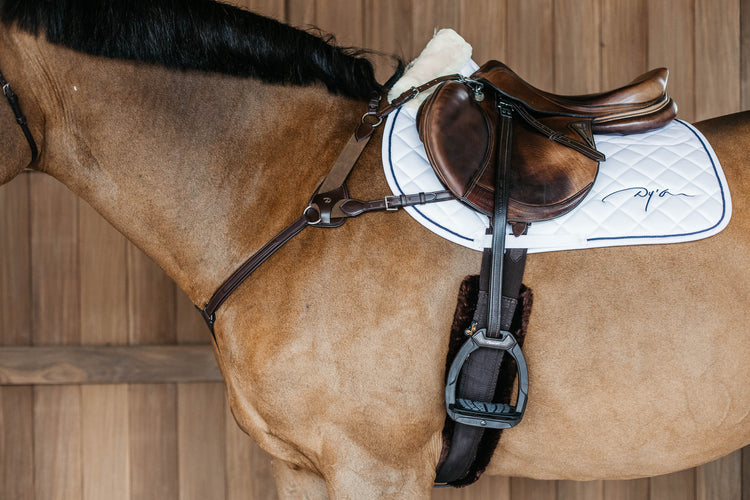 white jumping saddle pad with faux fur